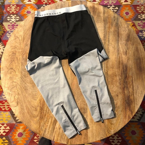 Calvin Klein Workout Leggings - Picture 2 of 3